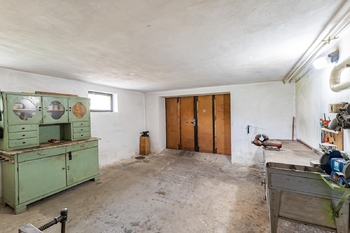 Garáž v podsklepené části domu. - Prodej domu 133 m², Štěpánovice