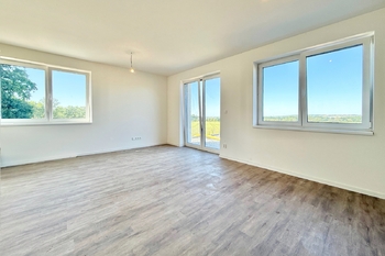 Obývací pokoj - Prodej bytu 4+kk v osobním vlastnictví 104 m², Strančice