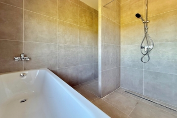 Koupelna - Prodej bytu 4+kk v osobním vlastnictví 104 m², Strančice