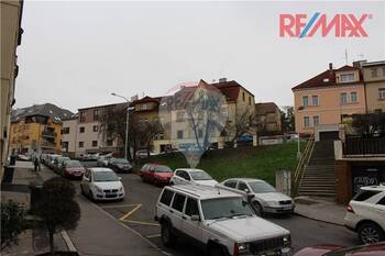 Pohled do ulice - Pronájem bytu 2+kk v osobním vlastnictví 35 m², Praha 6 - Břevnov