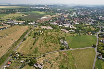 letecký pohled - Prodej pozemku 25431 m², Žatec