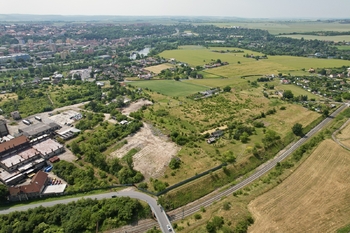 letecký pohled - Prodej pozemku 25431 m², Žatec