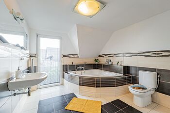 Pronájem domu 107 m², Býkev