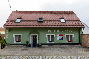 Pohled z ulice - Prodej ubytovacího zařízení 468 m², Hustopeče 