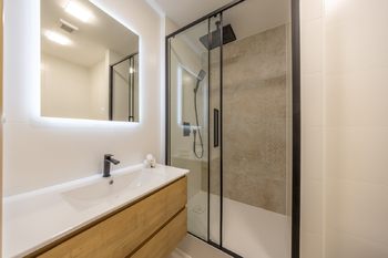 Koupelna - Pronájem bytu 2+kk v osobním vlastnictví 44 m², Praha 4 - Modřany