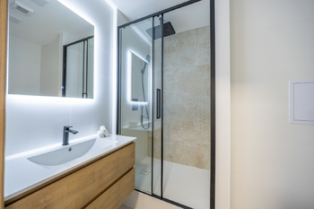 Koupelna - Pronájem bytu 2+kk v osobním vlastnictví 44 m², Praha 4 - Modřany