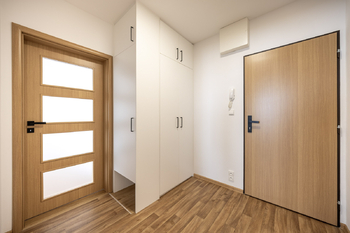 Předsíň - Pronájem bytu 2+kk v osobním vlastnictví 44 m², Praha 4 - Modřany