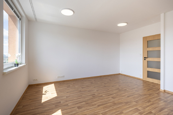 Obývací pokoj s kuchyňským koutem - Pronájem bytu 2+kk v osobním vlastnictví 44 m², Praha 4 - Modřany
