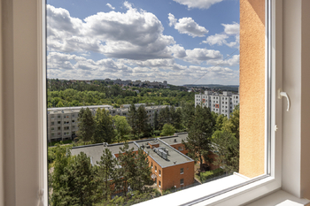 Výhled z okna - Pronájem bytu 2+kk v osobním vlastnictví 44 m², Praha 4 - Modřany