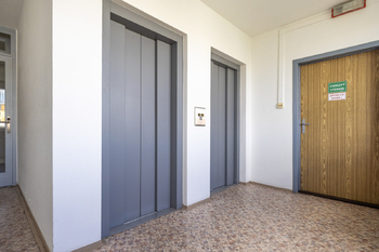 Výtah - Pronájem bytu 2+kk v osobním vlastnictví 44 m², Praha 4 - Modřany