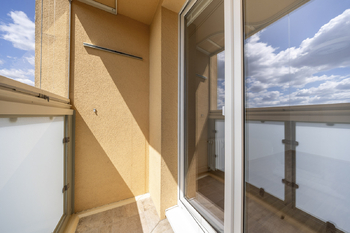 Zasklená lodžie - Pronájem bytu 2+kk v osobním vlastnictví 44 m², Praha 4 - Modřany