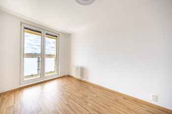 Ložnice se vstupem na lodžii - Pronájem bytu 2+kk v osobním vlastnictví 44 m², Praha 4 - Modřany
