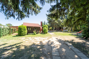 Prodej pozemku 1178 m², Úvaly