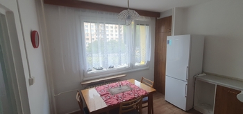 jídelní stůl v kuchyni - Pronájem bytu 3+1 v osobním vlastnictví 74 m², Semily