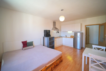 Obývací pokoj s kuchyní - Pronájem bytu 1+kk v osobním vlastnictví 34 m², Plzeň