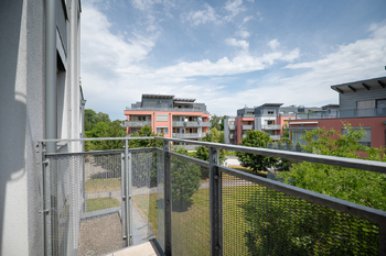 Výhled východní z menšího balkónu - Prodej bytu 3+kk v osobním vlastnictví 112 m², Praha 6 - Liboc
