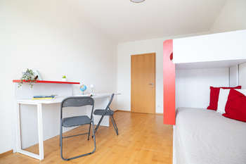 Dětský pokoj od balkónu - Prodej bytu 3+kk v osobním vlastnictví 112 m², Praha 6 - Liboc
