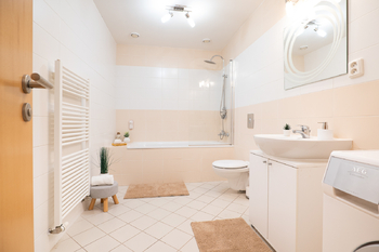 Koupelna 1 - Prodej bytu 3+kk v osobním vlastnictví 112 m², Praha 6 - Liboc