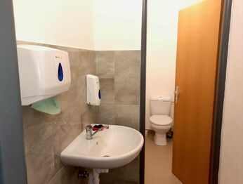 Toalety. - Pronájem kancelářských prostor 17 m², Tábor