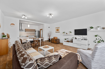 3+kk: obývák - Prodej domu 267 m², Benešov nad Černou