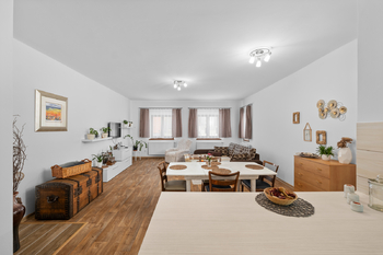 3+kk: obývák - Prodej domu 267 m², Benešov nad Černou