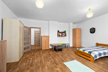 3+kk: pokoj 2 - Prodej domu 267 m², Benešov nad Černou