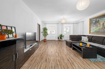 2+1: obývák - Prodej domu 267 m², Benešov nad Černou