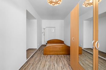 2+1:pokoj 2 - Prodej domu 267 m², Benešov nad Černou