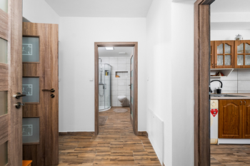 2+1: chodba - Prodej domu 267 m², Benešov nad Černou