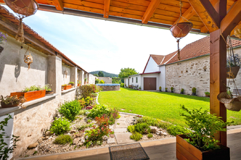 Z terasy - Prodej domu 267 m², Benešov nad Černou