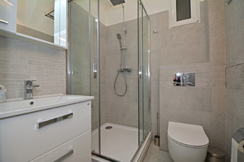 Koupelna - Prodej bytu 2+kk v osobním vlastnictví 41 m², Praha 3 - Vinohrady