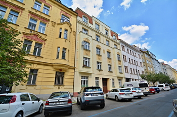 Venkovní pohled na dům - Prodej bytu 2+kk v osobním vlastnictví 41 m², Praha 3 - Vinohrady