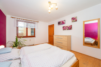 Prodej domu 380 m², Uhřice