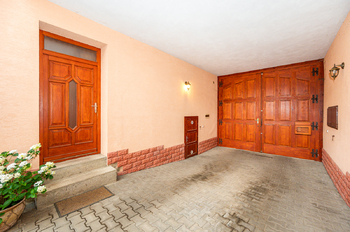 Prodej domu 380 m², Uhřice
