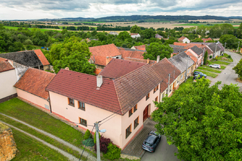 Prodej domu 380 m², Uhřice