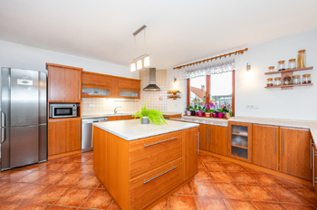 Prodej domu 380 m², Uhřice
