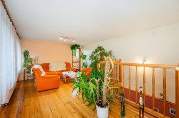 Prodej domu 380 m², Uhřice