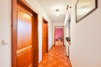 Prodej domu 380 m², Uhřice