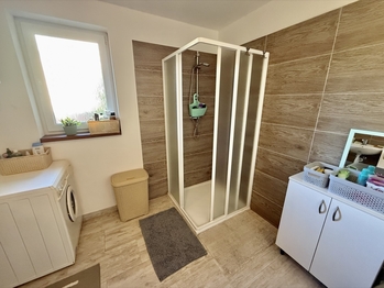 Koupelna - Prodej domu 162 m², Bystřice