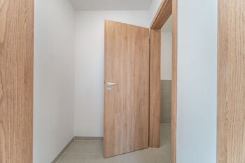 Pronájem obchodních prostor 50 m², Praha 10 - Uhříněves