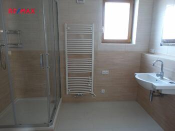 koupelna - Pronájem domu 90 m², Pyšely