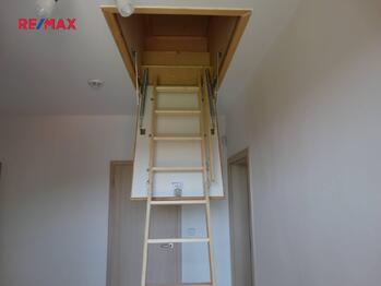 vstup na půdní prostor - Pronájem domu 90 m², Pyšely