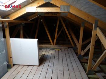 úložný prostor na půdě - Pronájem domu 90 m², Pyšely