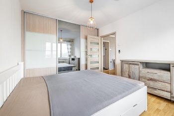 Ložnice - Prodej bytu 3+1 v osobním vlastnictví 72 m², Pardubice