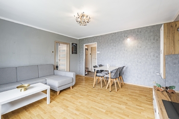 Obývací pokoj - Prodej bytu 3+1 v osobním vlastnictví 72 m², Pardubice