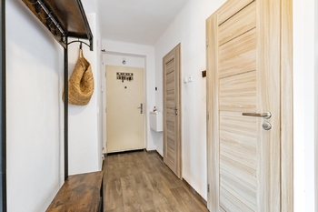 Chodba / předsíň - Prodej bytu 3+1 v osobním vlastnictví 72 m², Pardubice