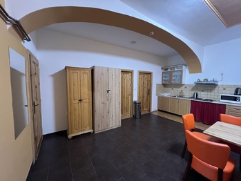 společenská místnost - Prodej ubytovacího zařízení 225 m², Lázně Bohdaneč
