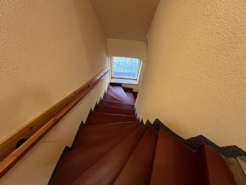 schodiště - Prodej ubytovacího zařízení 225 m², Lázně Bohdaneč