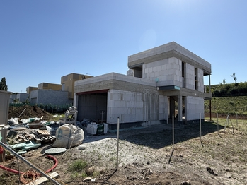 stav k 14.8.2025 - Prodej domu 197 m², Praha 9 - Horní Počernice