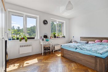 Prodej pozemku 21772 m², Jesenný
